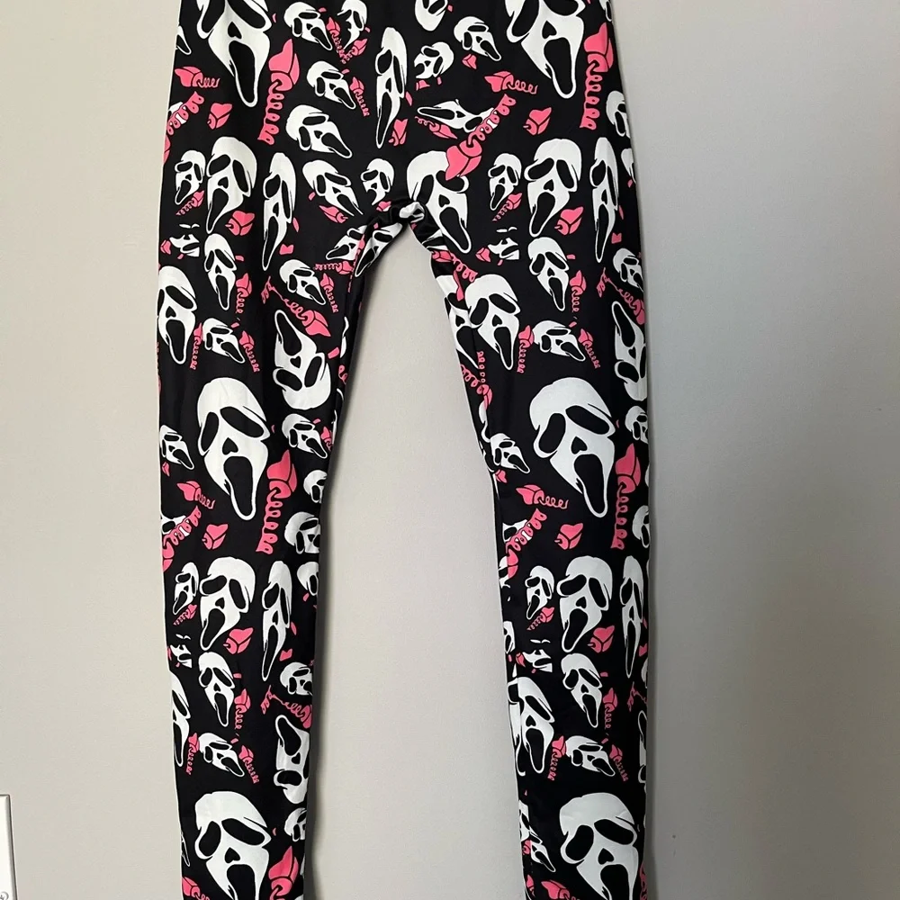 Black‎ and Pink Skull Leggings